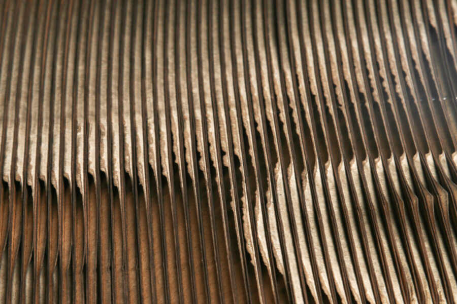 Cutting corrugated cardboard