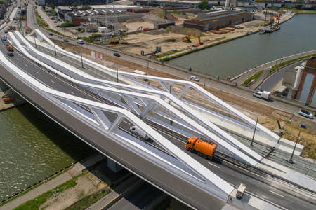 Eerste deel nieuwe Theunisbrug in Merksem geopend