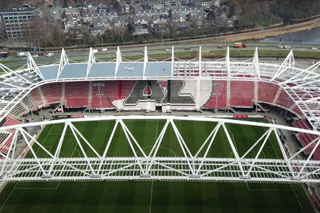 Placing the mega truss at AFAS stadium AZ Alkmaar