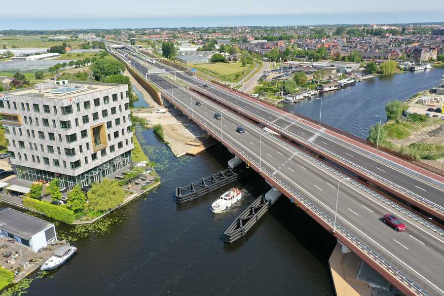 Torenvlietbrug Tjalmaweg, Leiden-Katwijk - Copyright Boskalis Nederland.jpg